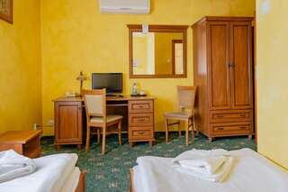 Отель Hotel Bastion Костшин-над-Одрон Двухместный номер с 2 отдельными кроватями-1
